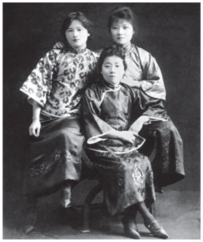 Старшая сестра, Младшая сестра, Красная сестра. Три женщины в сердце Китая ХХ века