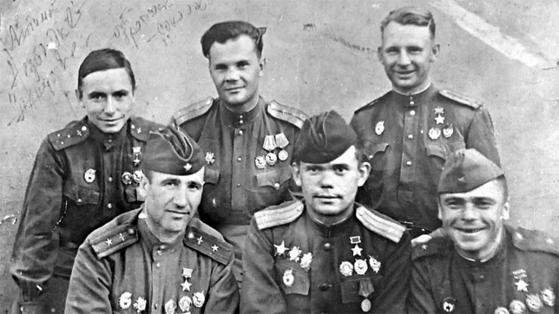 Защищая Родину. Летчицы Великой Отечественной Защищая Родину. Летчицы Великой Отечественной