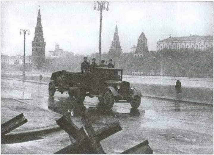 Москва на линии фронта