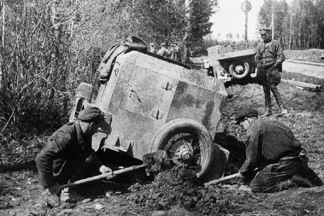 Броня на колесах. История советского бронеавтомобиля 1925-1945 гг.