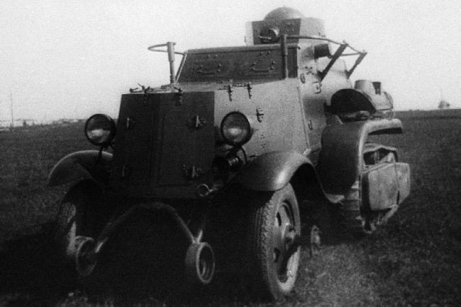 Броня на колесах. История советского бронеавтомобиля 1925-1945 гг.