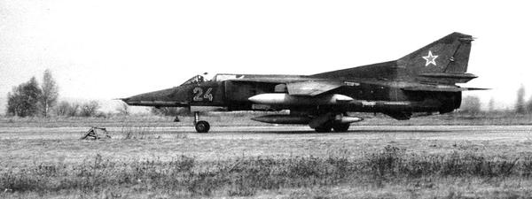 Истребитель-бомбардировщик МиГ-27