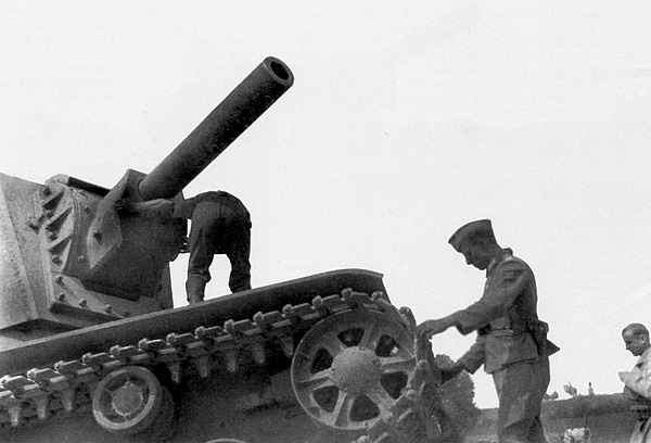 Тяжёлый танк КВ-2
