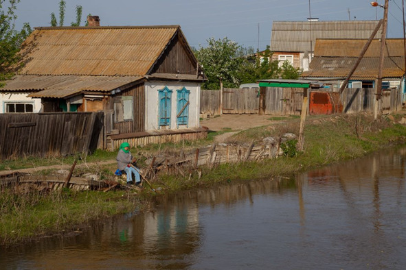 И нас качают те же волны