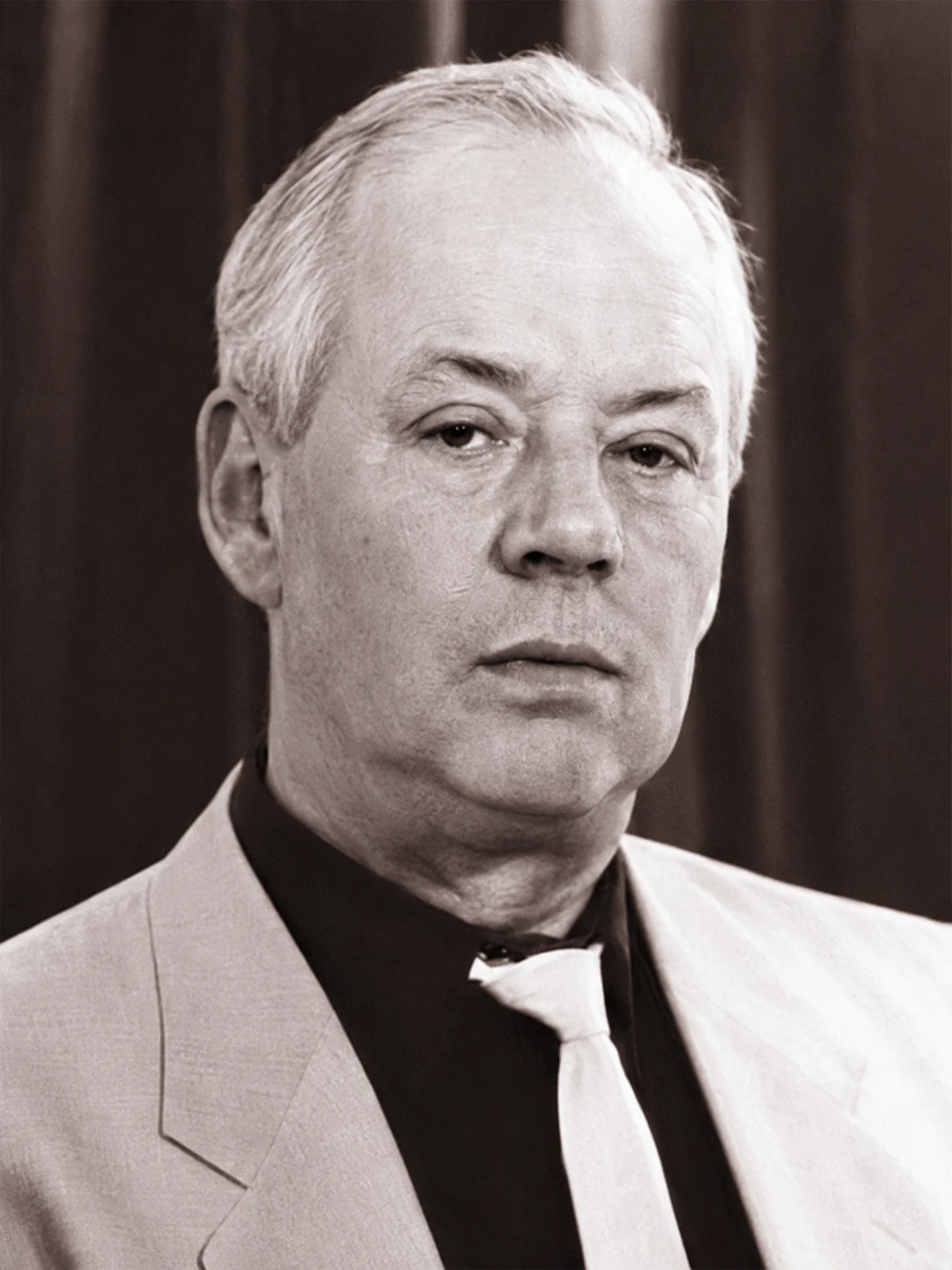 Николай Леонов