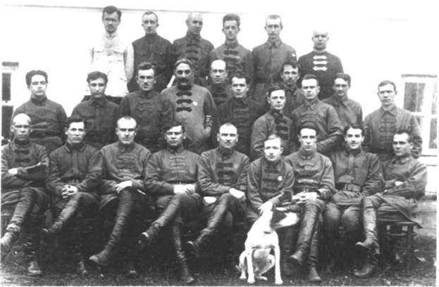 Иллюстрация к книге — Гражданская война в России 1917 - 1922. Красная Армия [Red-Army-10.jpg]