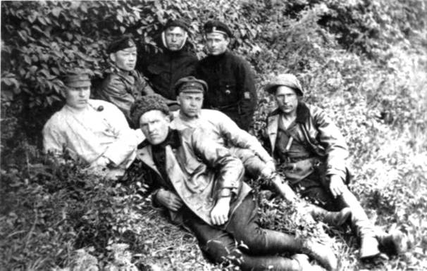 Иллюстрация к книге — Гражданская война в России 1917 - 1922. Красная Армия [Red-Army-12.jpg]