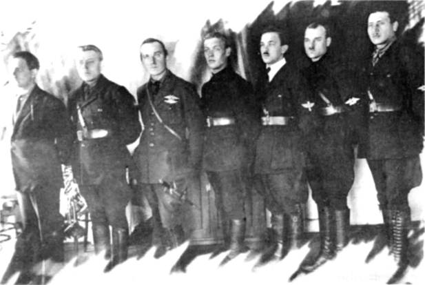 Иллюстрация к книге — Гражданская война в России 1917 - 1922. Красная Армия [Red-Army-15.jpg]