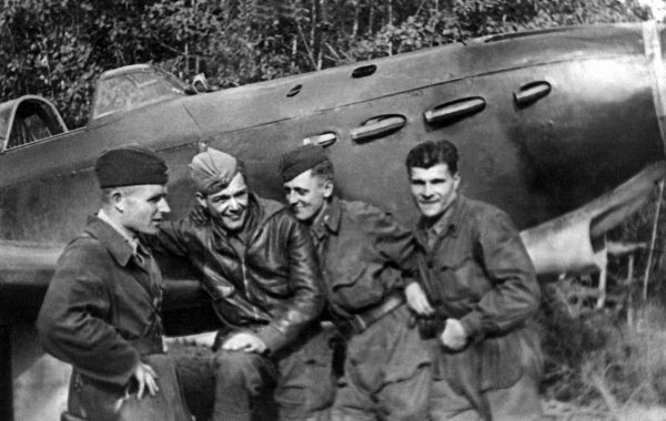 Иллюстрация к книге — Истребители. &quot;Прикрой, атакую!&quot; [i_062.jpg]