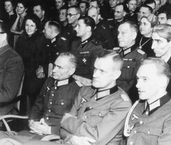 Иллюстрация к книге — Власов против Сталина. Трагедия русской освободительной армии 1944-1945 год [i_026.jpg]
