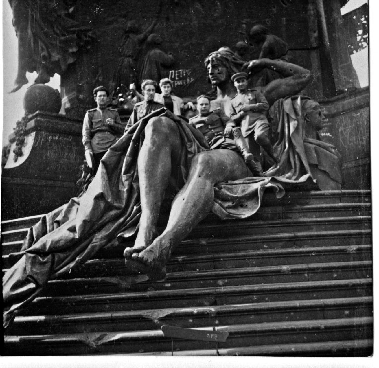 Иллюстрация к книге — За плечами ХХ век [Autogen_eBook_id37.jpg]