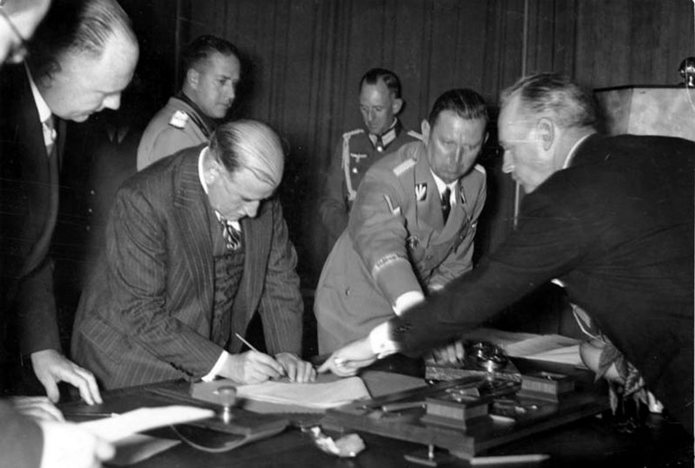 Иллюстрация к книге — Военные преступники Черчилль и Рузвельт. Анти-Нюрнберг [Autogen_eBook_id73.jpg]