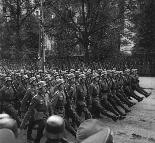 Иллюстрация к книге — Серый волк. Бегство Адольфа Гитлера [_7.jpg]