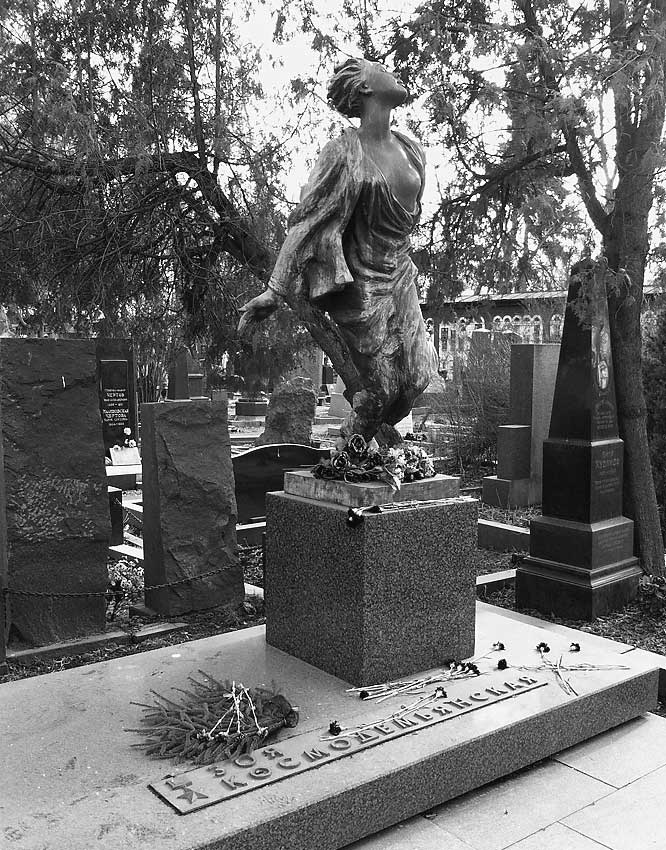 Иллюстрация к книге — Легенды московских кладбищ [i_048.jpg]