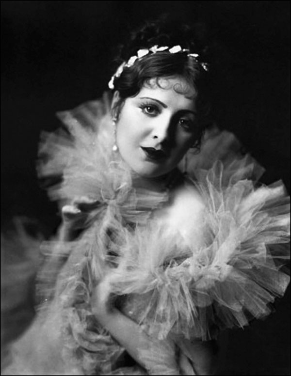 Иллюстрация к книге — Элизабет Тейлор. Клеопатра Голливуда [_095.jpg]