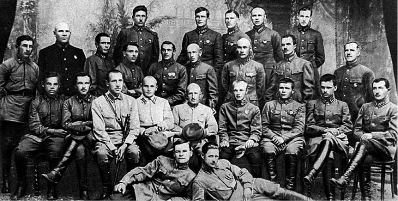 Иллюстрация к книге — Жуков. Мастер побед или кровавый палач? [i_003.jpg]