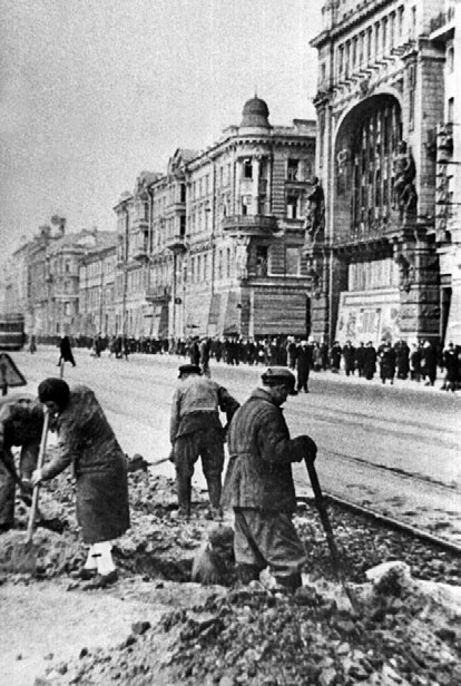 Иллюстрация к книге — Блокада Ленинграда. Полная хроника - 900 дней и ночей [i_005.jpg]