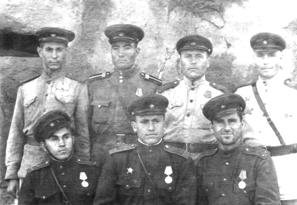 Иллюстрация к книге — Казак на самоходке. &quot;Заживо не сгорели&quot; [i_008.jpg]
