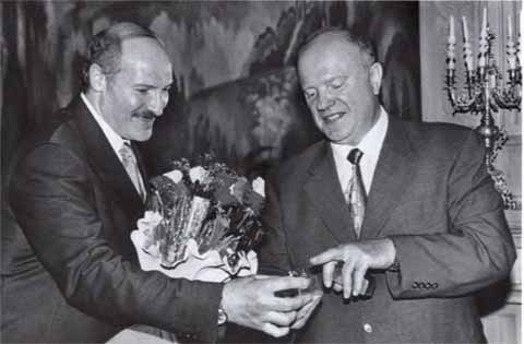 Иллюстрация к книге — Геннадий Зюганов [i_042.jpg]