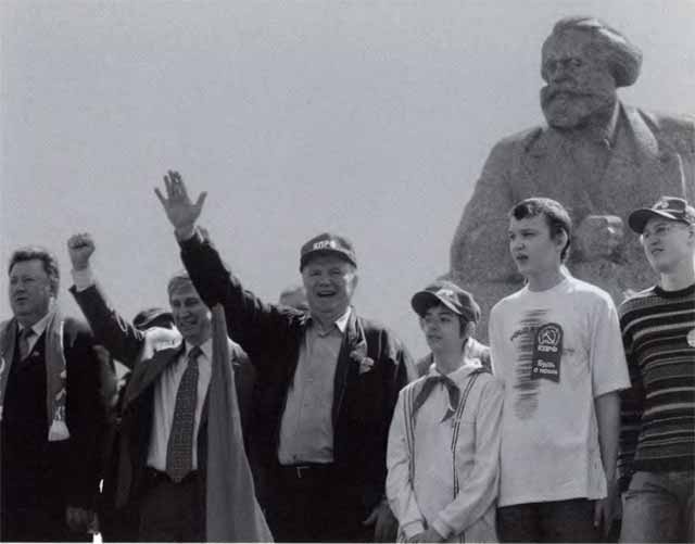 Иллюстрация к книге — Геннадий Зюганов [i_047.jpg]