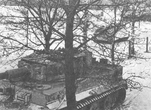 Иллюстрация к книге — Последнее наступление Гитлера. Разгром танковой элиты Рейха [i_010.jpg]