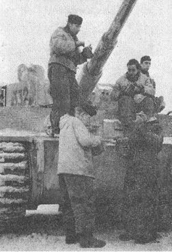 Иллюстрация к книге — Последнее наступление Гитлера. Разгром танковой элиты Рейха [i_011.jpg]