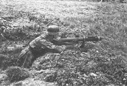 Иллюстрация к книге — &quot;Фаустники&quot; в бою [i_060.jpg]