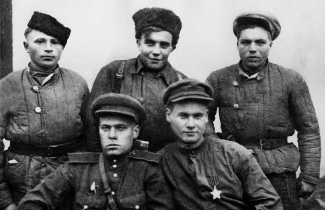 Иллюстрация к книге — Фронтовые разведчики. &quot;Я ходил за линию фронта&quot; [i_003.jpg]