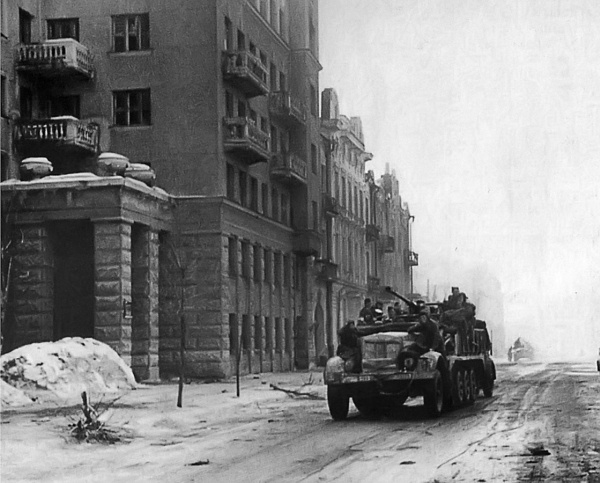 Иллюстрация к книге — Освобождение. Переломные сражения 1943 года [i_017.jpg]