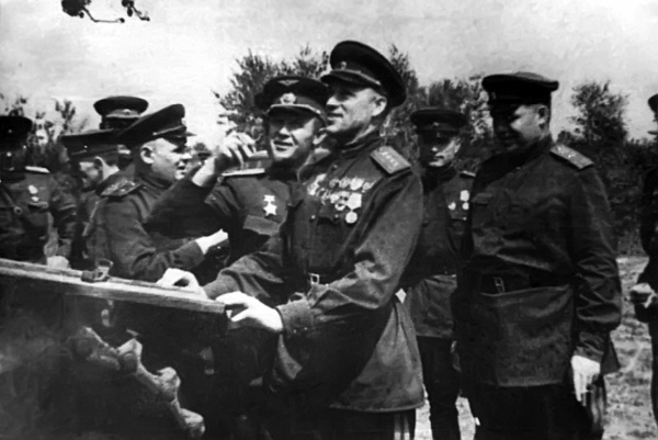 Иллюстрация к книге — Освобождение. Переломные сражения 1943 года [i_078.jpg]