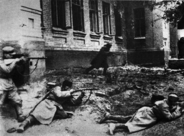 Иллюстрация к книге — Освобождение. Переломные сражения 1943 года [i_120.jpg]