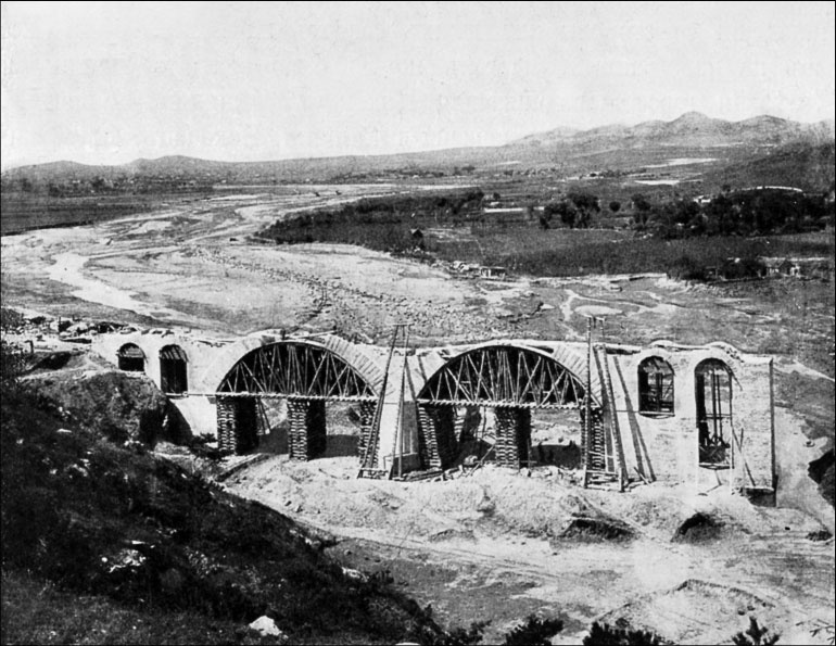 Иллюстрация к книге — 1900. Русские штурмуют Пекин [i_183.jpg]