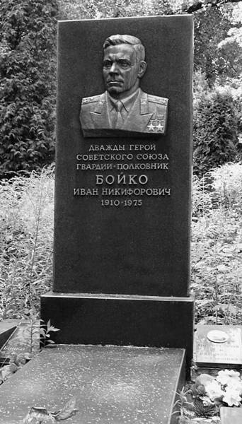 Иллюстрация к книге — Танкисты-герои 1943-1945 гг. [i_019.jpg]