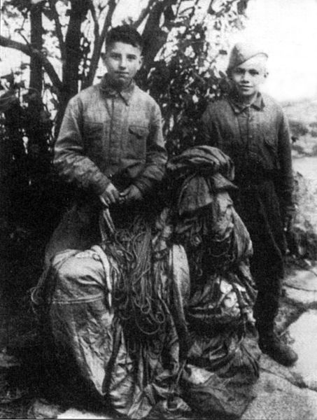 Иллюстрация к книге — СМЕРШ в тылу врага. Зафронтовая работа военной контрразведки [i_014.jpg]