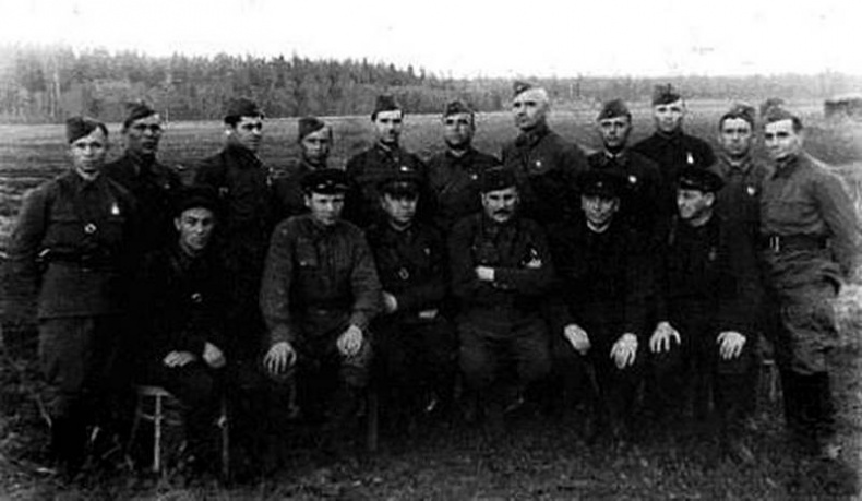 Иллюстрация к книге — «Я убит подо Ржевом». Трагедия Мончаловского «котла» [i_073.jpg]