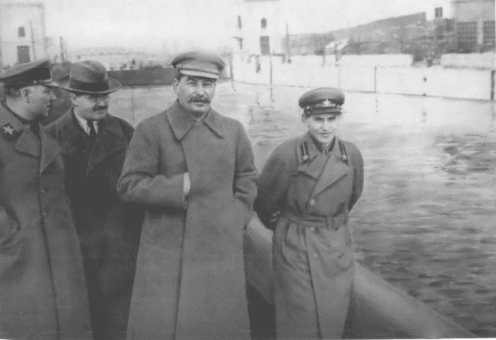 Иллюстрация к книге — &quot;Сталинский питомец&quot; - Николай Ежов [i_010.jpg]