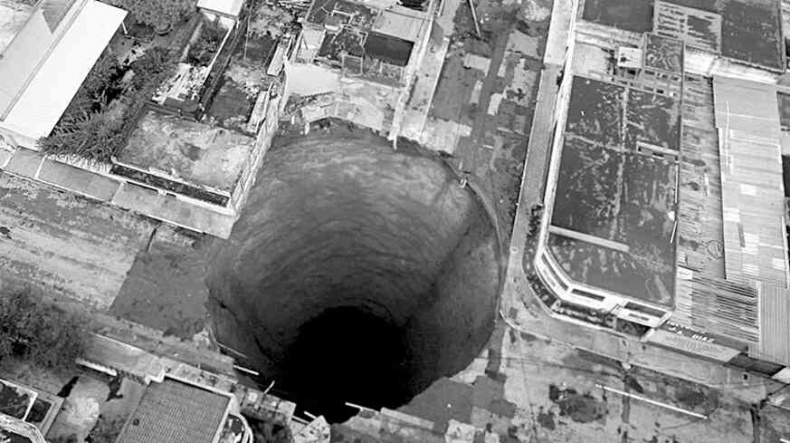 Иллюстрация к книге — 4-й рейх, или Грядущая раса Полой земли [i_057.jpg]