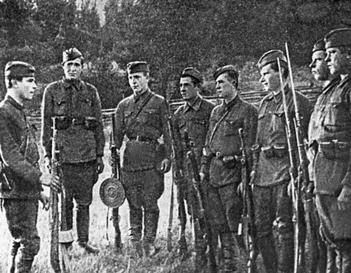 Иллюстрация к книге — Пограничники в 1941 году. Они не сдавались в плен [i_025.jpg]