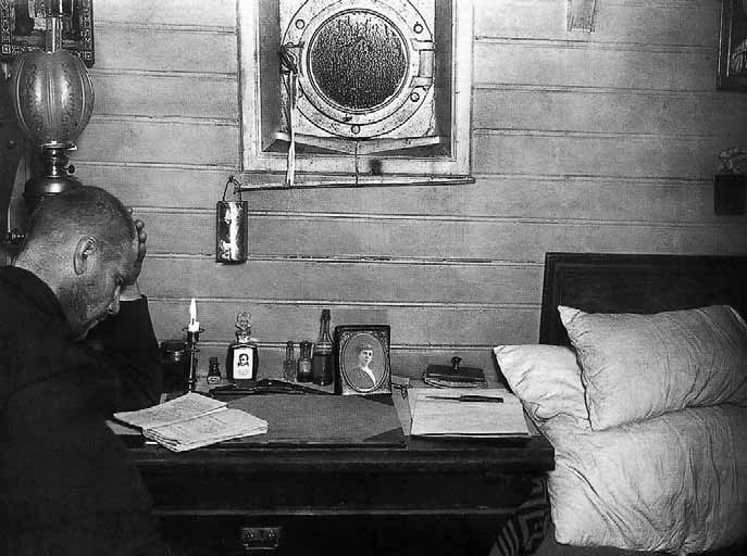 Иллюстрация к книге — Изнанка белого. Арктика от викингов до папанинцев [_075.jpg]