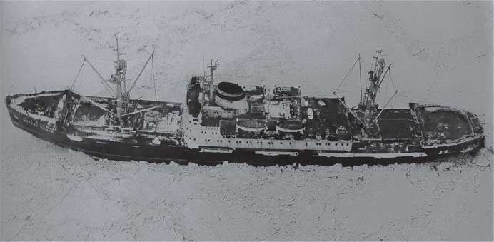 Иллюстрация к книге — Ледокол. Подлинная история &quot;Михаила Сомова&quot; [i_013.jpg]