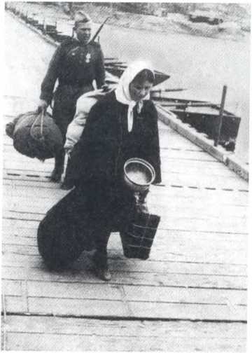 Иллюстрация к книге — Архипелаг OST. Судьба рабов &quot;Третьего рейха&quot; в их свидетельствах, письмах и документах [i_029.jpg]