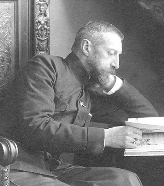 Иллюстрация к книге — Петербург - 1914 - Петроград. Хронологическая мозаика столичной жизни [i_009.jpg]