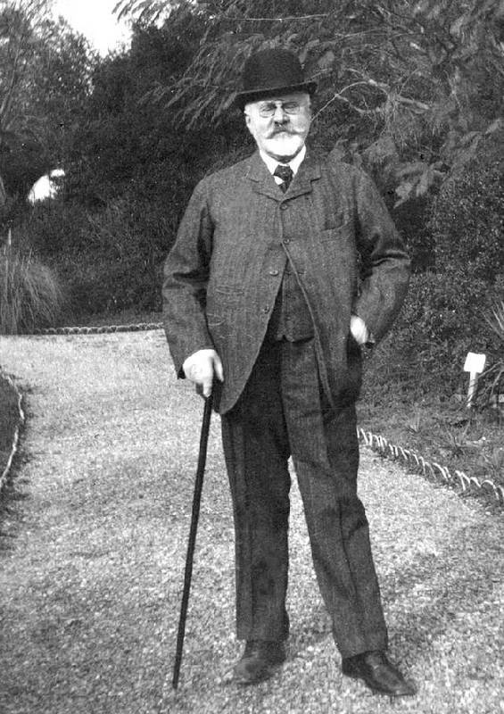 Иллюстрация к книге — Петербург - 1914 - Петроград. Хронологическая мозаика столичной жизни [i_038.jpg]