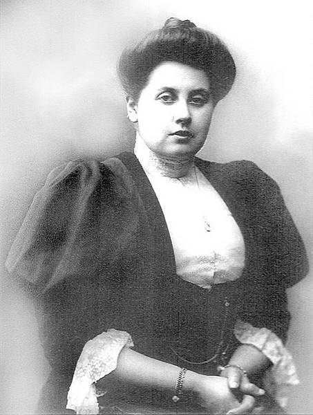 Иллюстрация к книге — Петербург - 1914 - Петроград. Хронологическая мозаика столичной жизни [i_040.jpg]