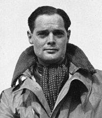 Иллюстрация к книге — Великие летчики мира. 100 историй о покорителях неба [_025bade.jpg]