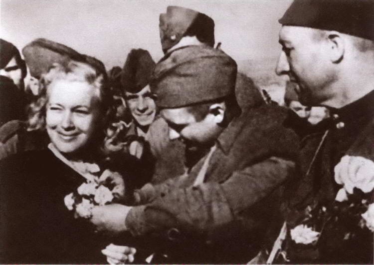 Иллюстрация к книге — Любовь Орлова [i_038.jpg]