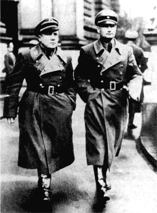 Иллюстрация к книге — Женщина фюрера, или Как Ева Браун погубила Третий рейх [i_025.jpg]