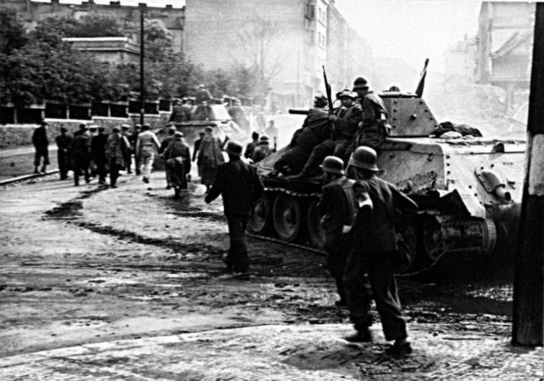 Иллюстрация к книге — Последний бой. Кто освободил Прагу? [i_019.jpg]