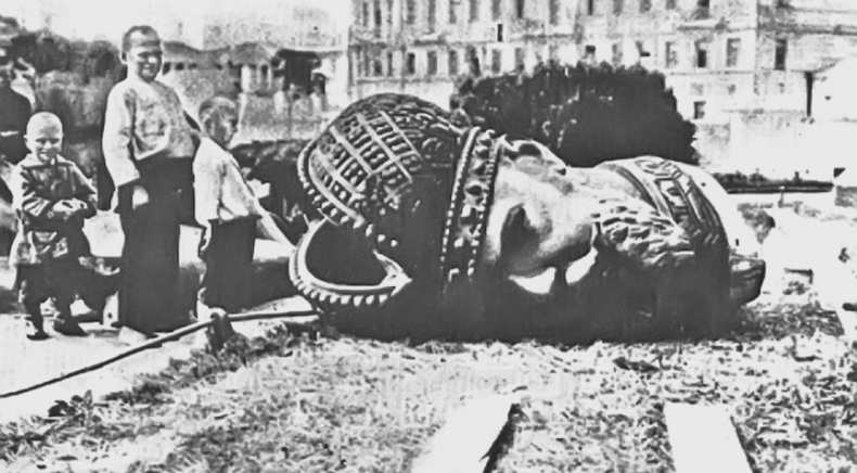 Берегитесь, Боги жаждут!