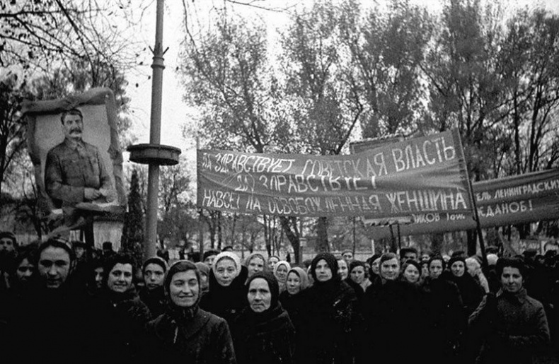 Иллюстрация к книге — Еврейское счастье Арона-Сапожника. Сапоги для Парада Победы [i_024.jpg]